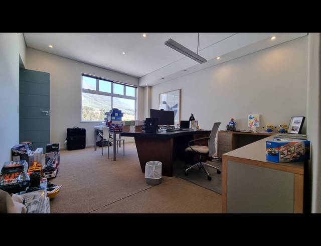 1,753M² WAREHOUSE RENTED IN SALT RIVER